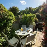 3 Bed In Robin Hoods Bay Oc-r024 *