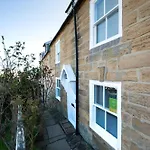 3 Bed In Robin Hoods Bay Oc-r024 *