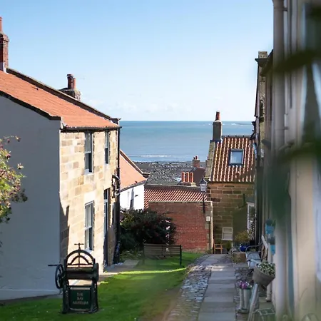 3 Bed In Robin Hoods Bay Oc-r024 *
