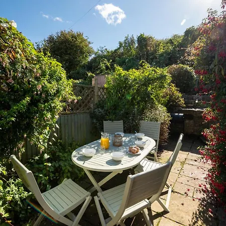 3 Bed In Robin Hoods Bay Oc-r024 *