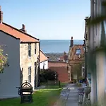 3 Bed In Robin Hoods Bay Oc-r024 *