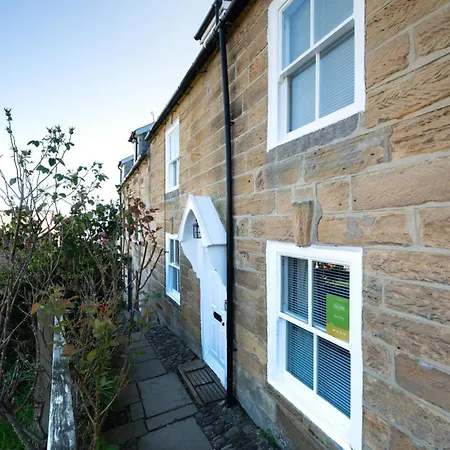 3 Bed In Robin Hoods Bay Oc-r024 *
